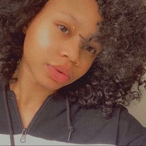 Meet your Posher, Alisia